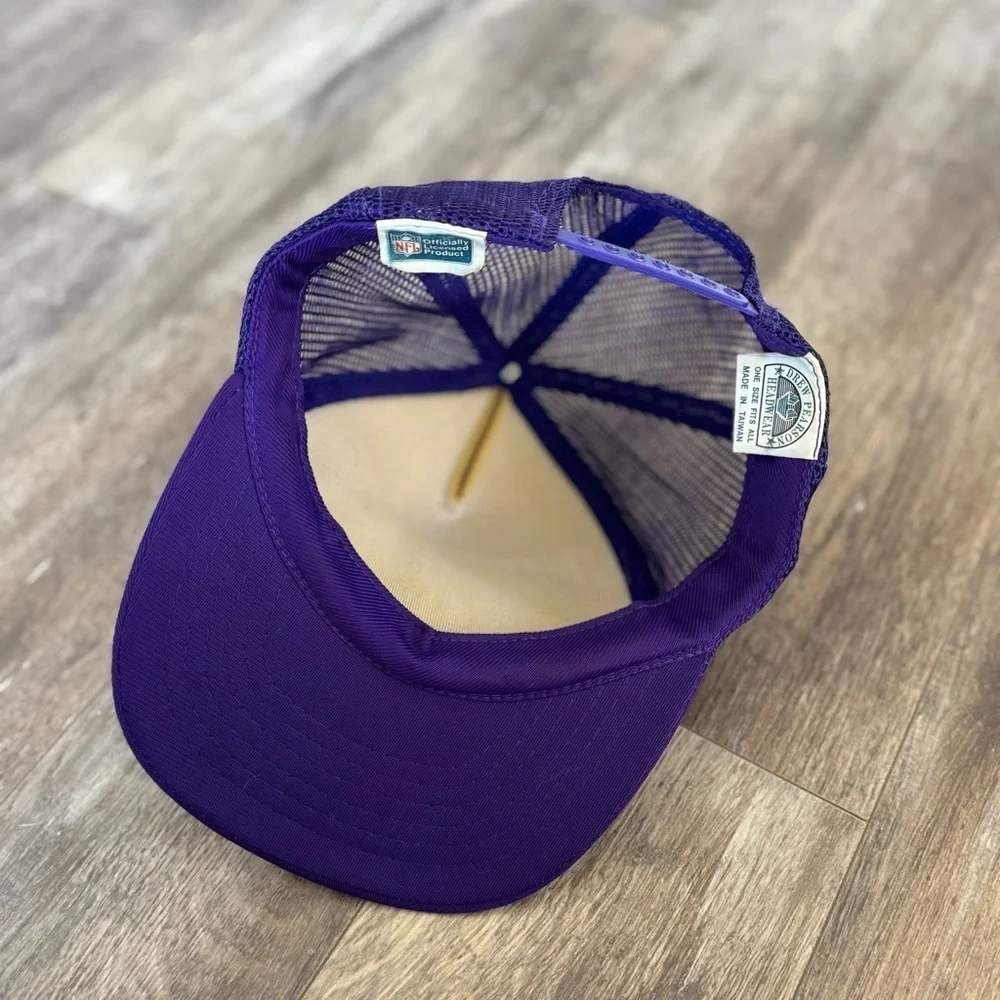 Vintage Minnesota Vikings Shield Logo 1980s/early 1990s NFL Trucker Style Hat